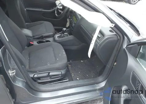 2015 Volkswagen Jetta 2.0L S z USA, uszkodzony, nr VIN 3VW2K7AJ5FM249867